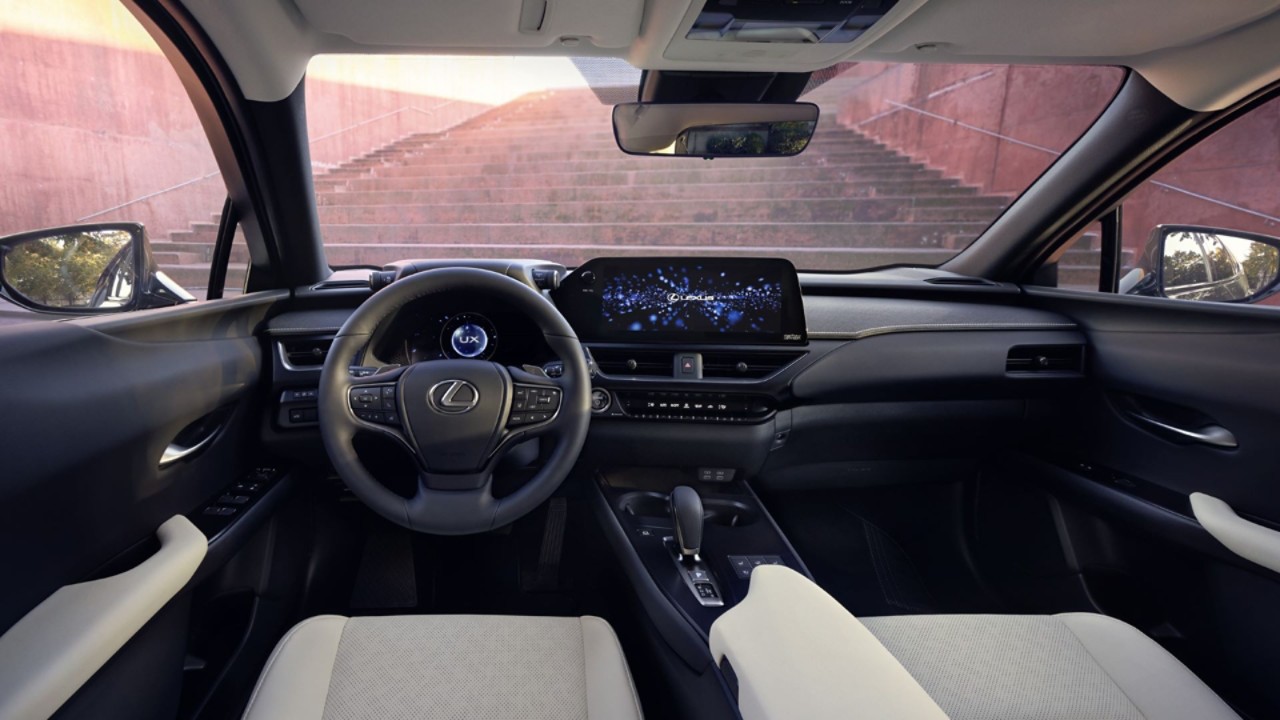 Lexus UX's drivers cockpit 