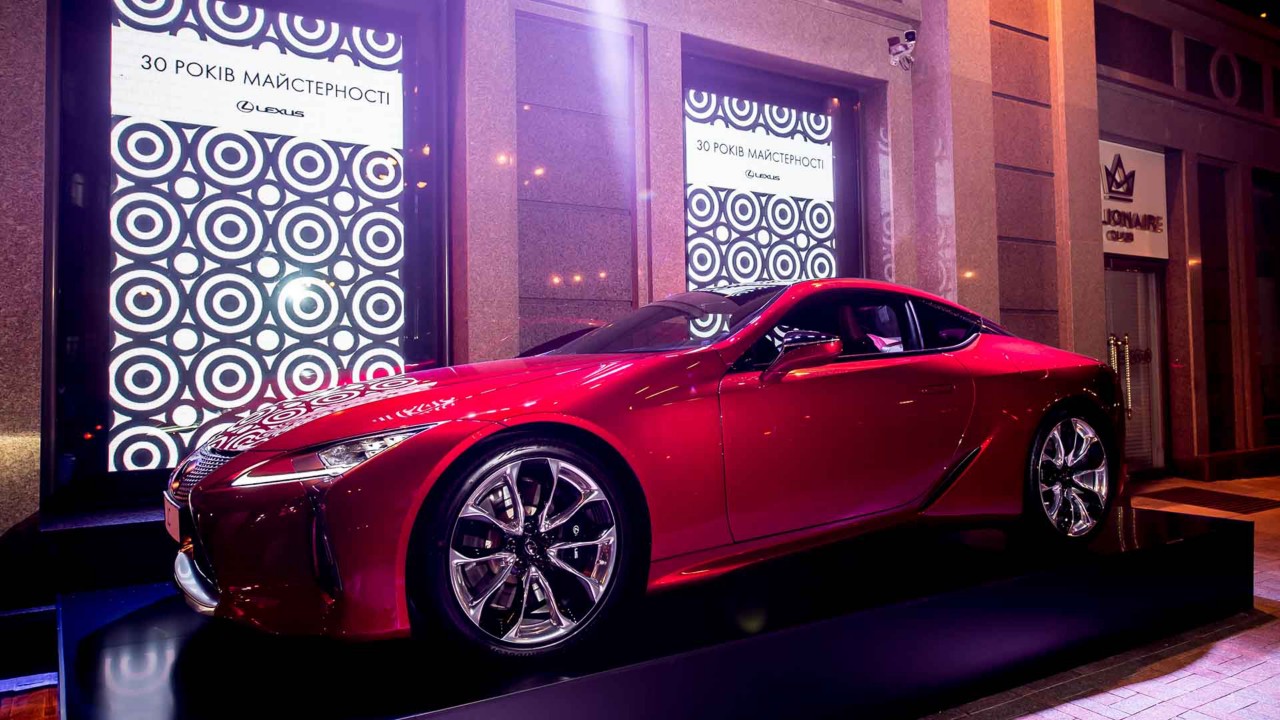  LEXUS LC НА ДНІ НАРОДЖЕННЯ ІМПЕРАТОРА ЯПОНІЇ  