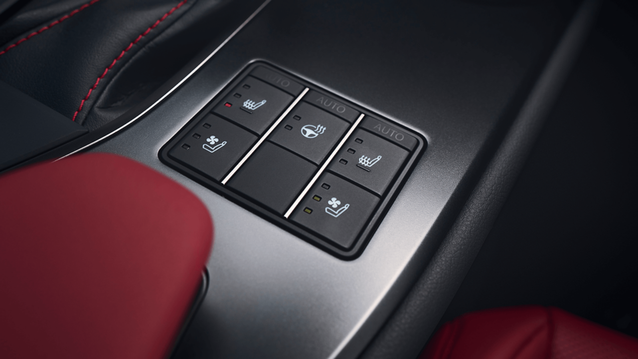  Lexus UX controls