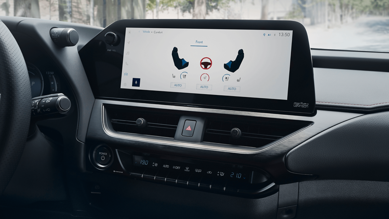  Lexus UX dashboard monitor