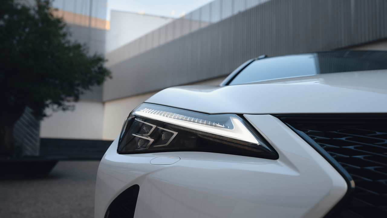 Lexus UX's drivers cockpit 